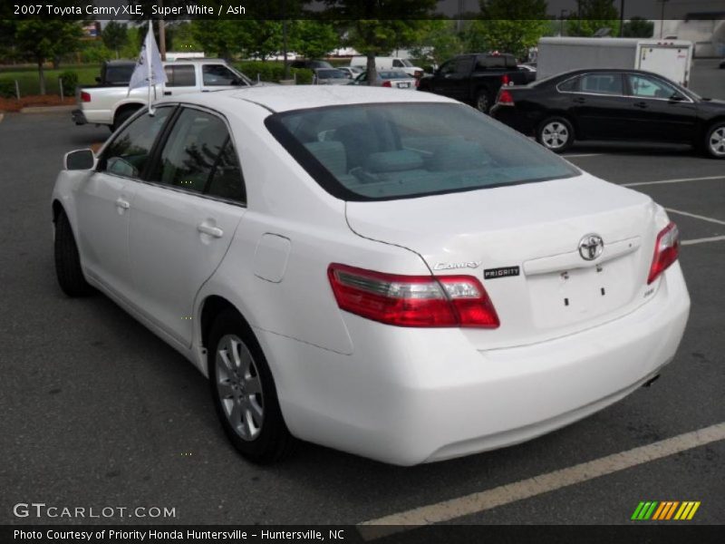 Super White / Ash 2007 Toyota Camry XLE