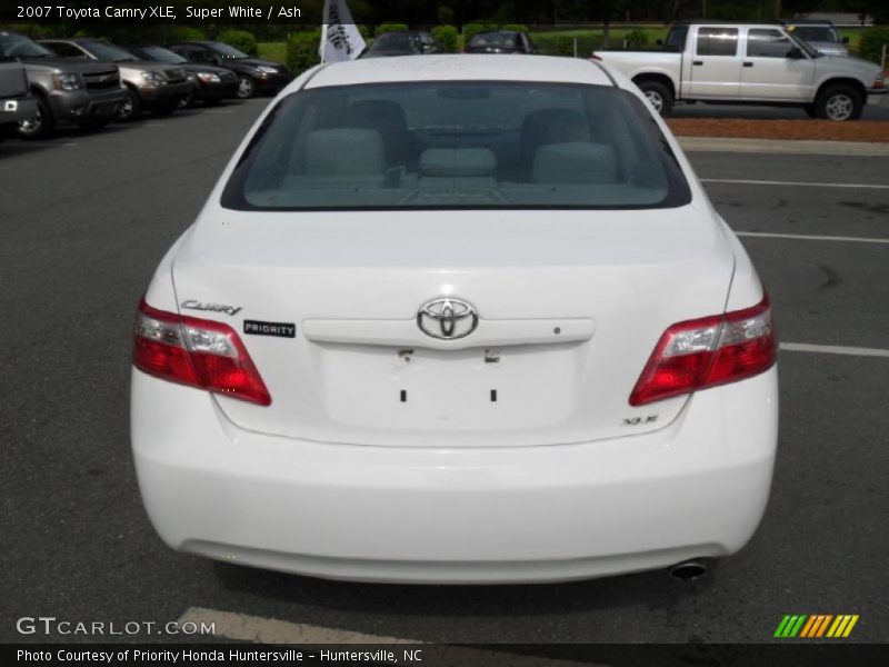 Super White / Ash 2007 Toyota Camry XLE