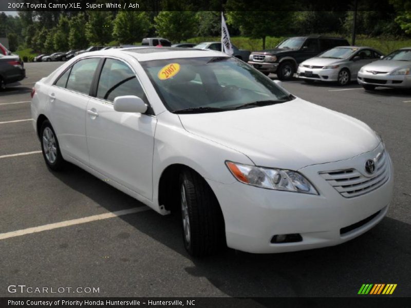 Super White / Ash 2007 Toyota Camry XLE