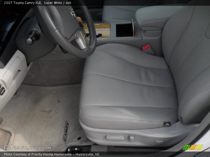Super White / Ash 2007 Toyota Camry XLE