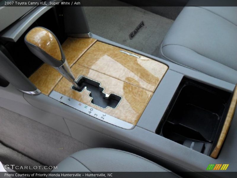 Super White / Ash 2007 Toyota Camry XLE