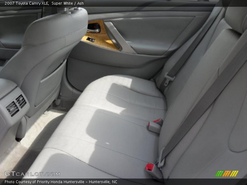 Super White / Ash 2007 Toyota Camry XLE