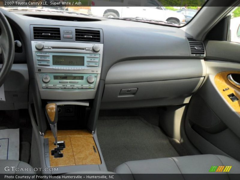 Super White / Ash 2007 Toyota Camry XLE