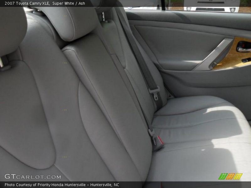 Super White / Ash 2007 Toyota Camry XLE