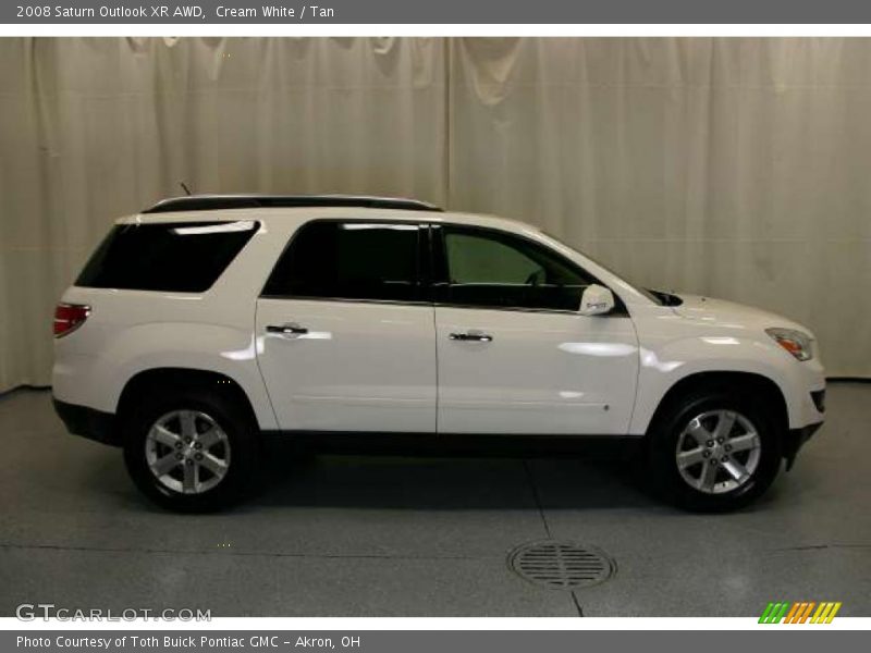 Cream White / Tan 2008 Saturn Outlook XR AWD