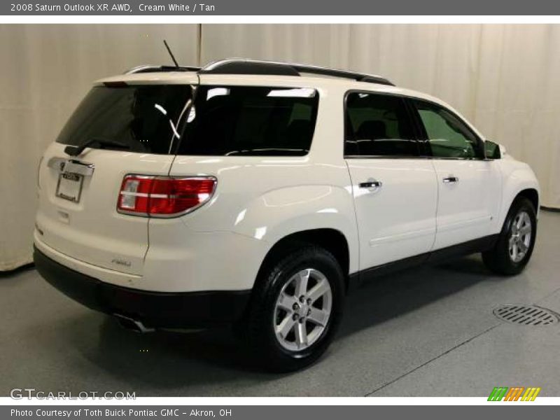 Cream White / Tan 2008 Saturn Outlook XR AWD