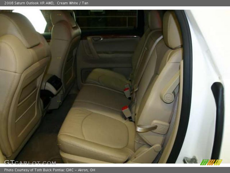 Cream White / Tan 2008 Saturn Outlook XR AWD