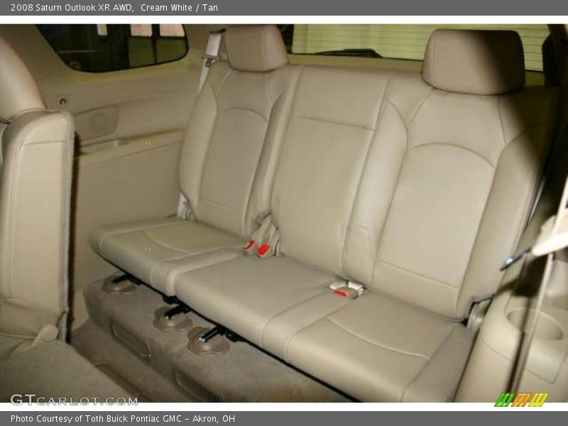 Cream White / Tan 2008 Saturn Outlook XR AWD