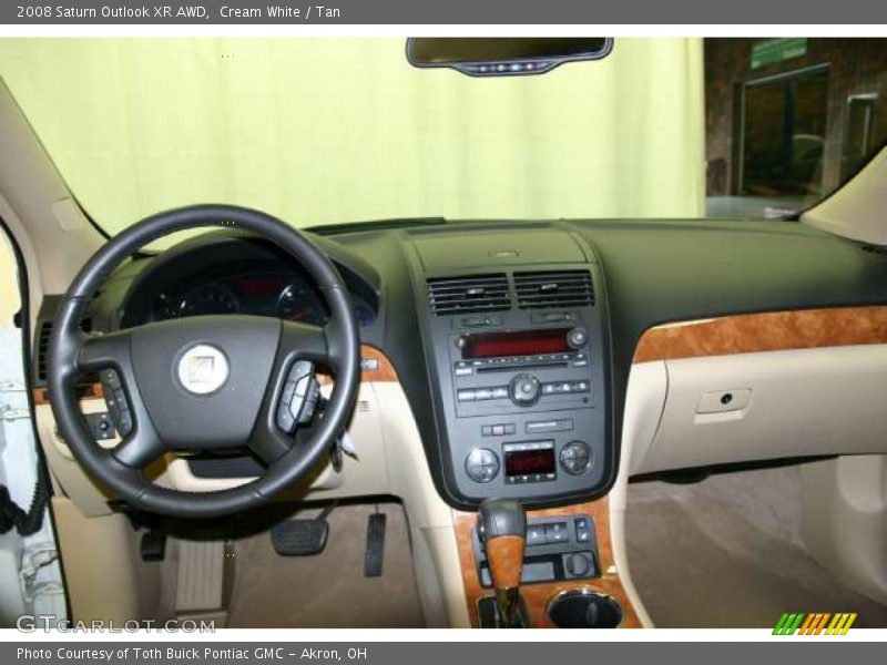 Cream White / Tan 2008 Saturn Outlook XR AWD