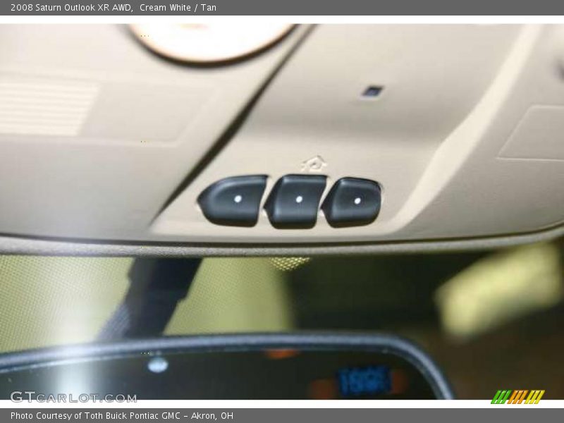 Cream White / Tan 2008 Saturn Outlook XR AWD