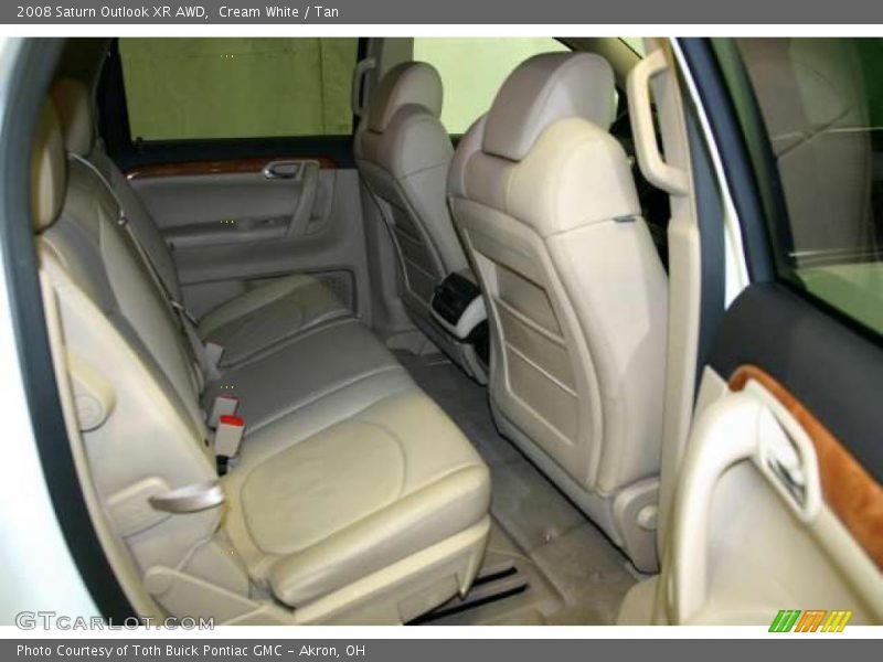 Cream White / Tan 2008 Saturn Outlook XR AWD