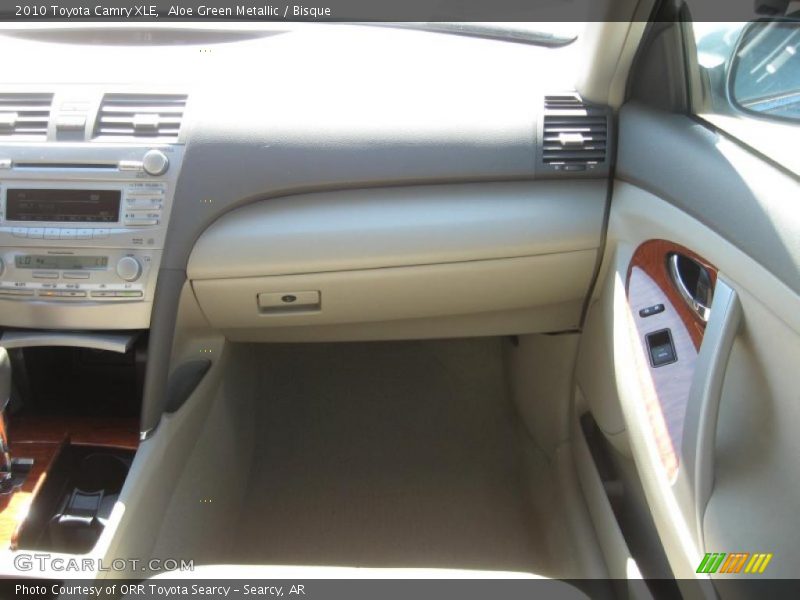 Aloe Green Metallic / Bisque 2010 Toyota Camry XLE