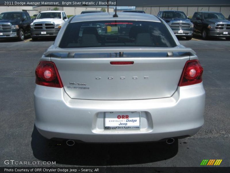 Bright Silver Metallic / Black/Red 2011 Dodge Avenger Mainstreet