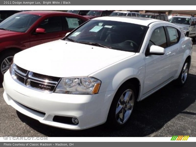 Bright White / Black 2011 Dodge Avenger Lux