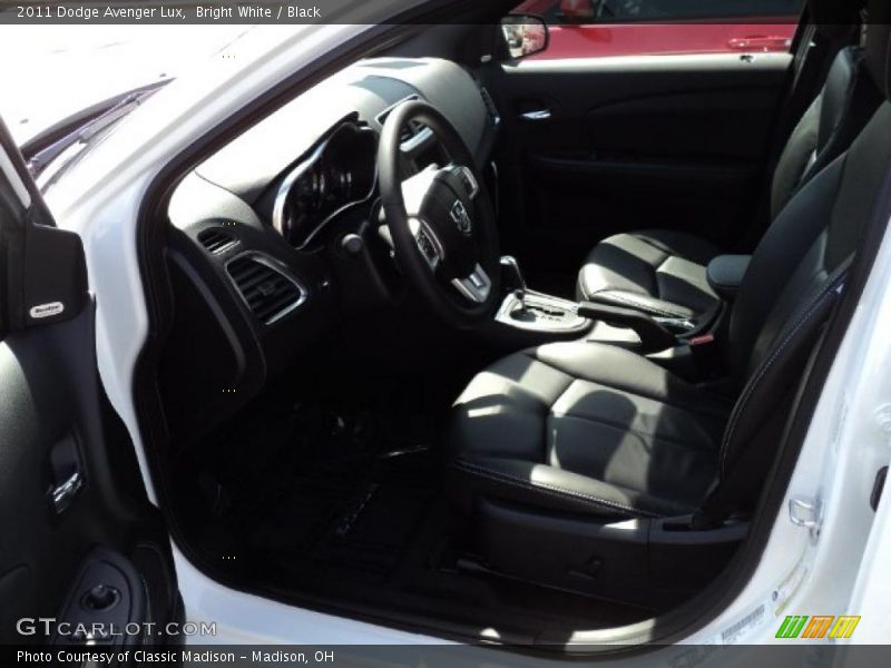 Bright White / Black 2011 Dodge Avenger Lux