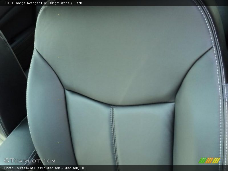 Bright White / Black 2011 Dodge Avenger Lux