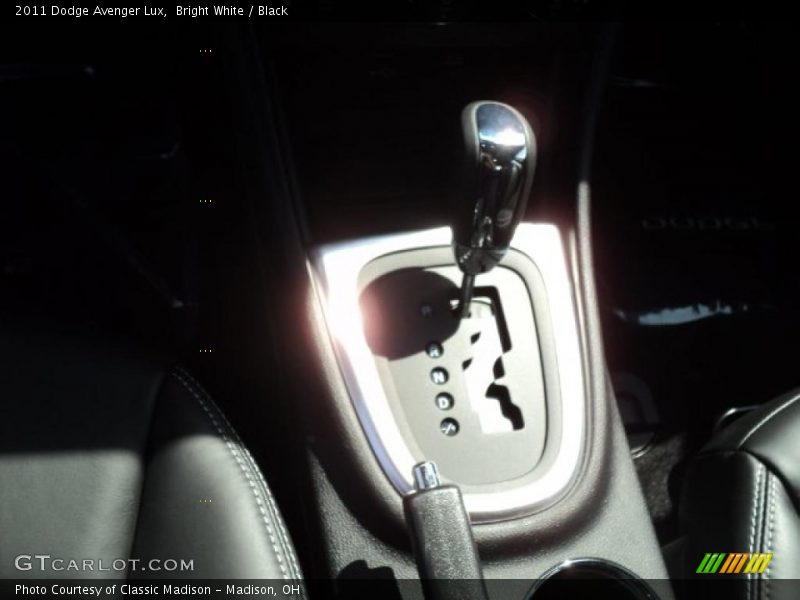 Bright White / Black 2011 Dodge Avenger Lux