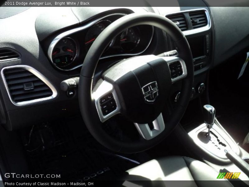Bright White / Black 2011 Dodge Avenger Lux