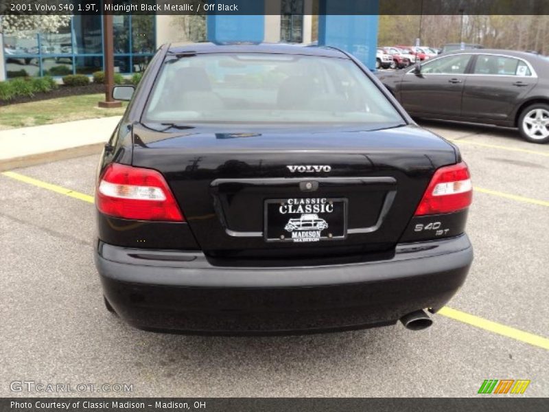 Midnight Black Metallic / Off Black 2001 Volvo S40 1.9T