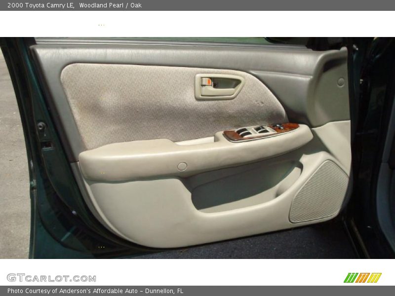 Woodland Pearl / Oak 2000 Toyota Camry LE