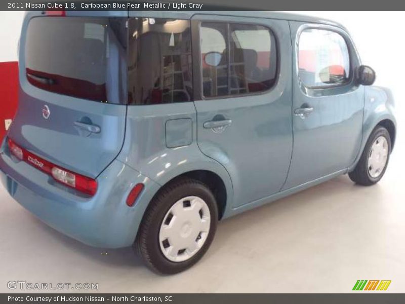 Caribbean Blue Pearl Metallic / Light Gray 2011 Nissan Cube 1.8