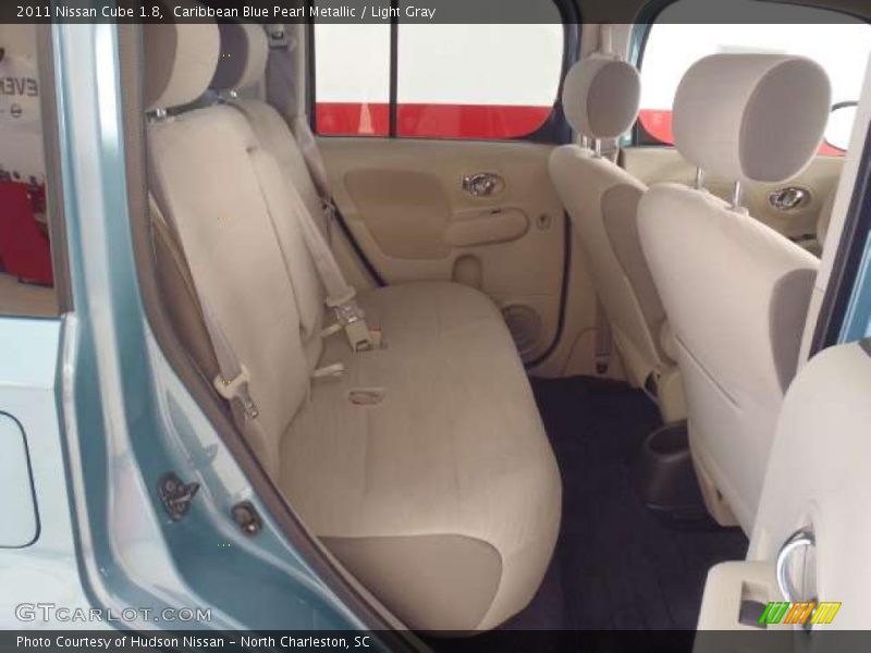  2011 Cube 1.8 Light Gray Interior