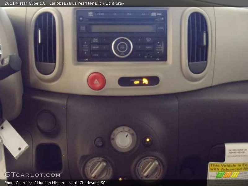 Caribbean Blue Pearl Metallic / Light Gray 2011 Nissan Cube 1.8