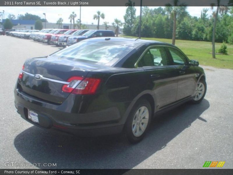 Tuxedo Black / Light Stone 2011 Ford Taurus SE