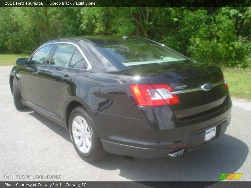 Tuxedo Black / Light Stone 2011 Ford Taurus SE