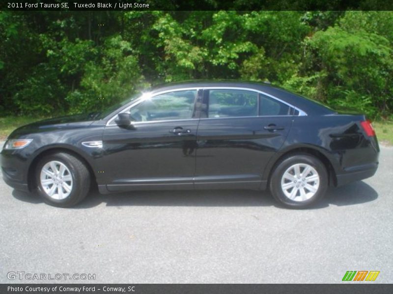 Tuxedo Black / Light Stone 2011 Ford Taurus SE