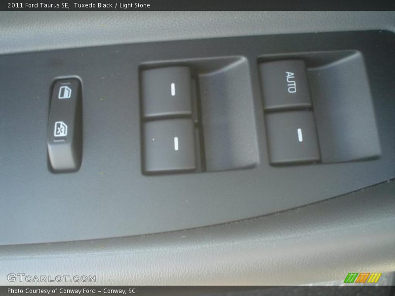 Tuxedo Black / Light Stone 2011 Ford Taurus SE