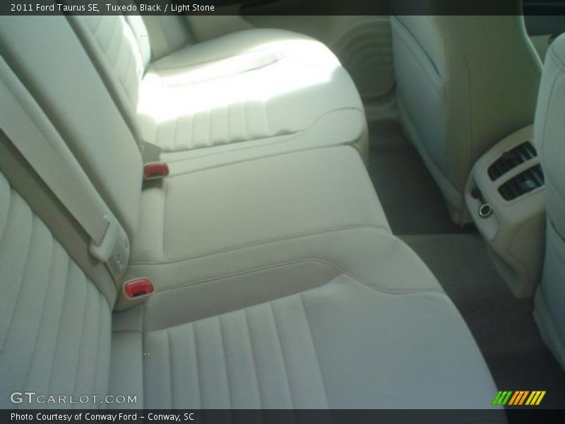Tuxedo Black / Light Stone 2011 Ford Taurus SE