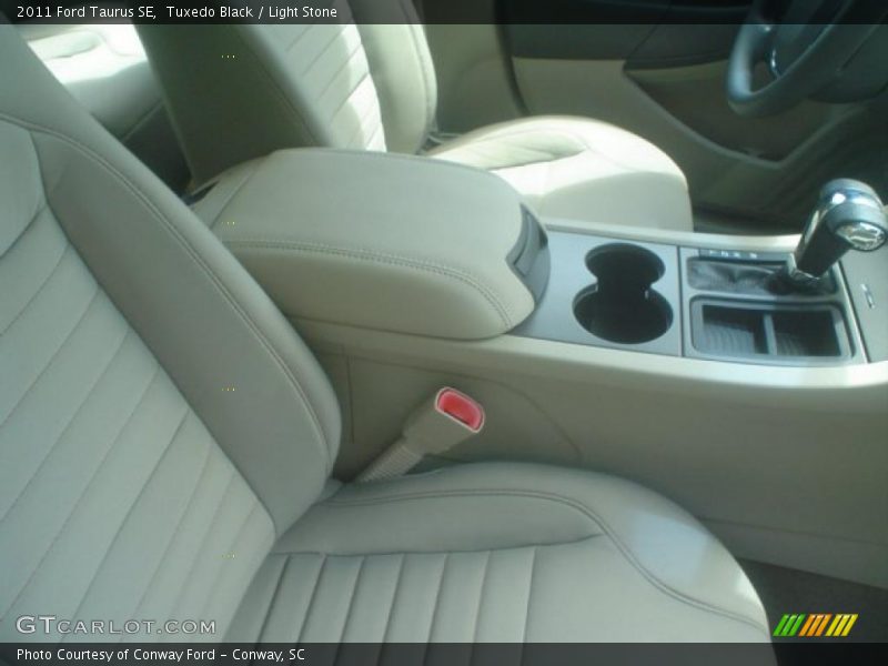 Tuxedo Black / Light Stone 2011 Ford Taurus SE