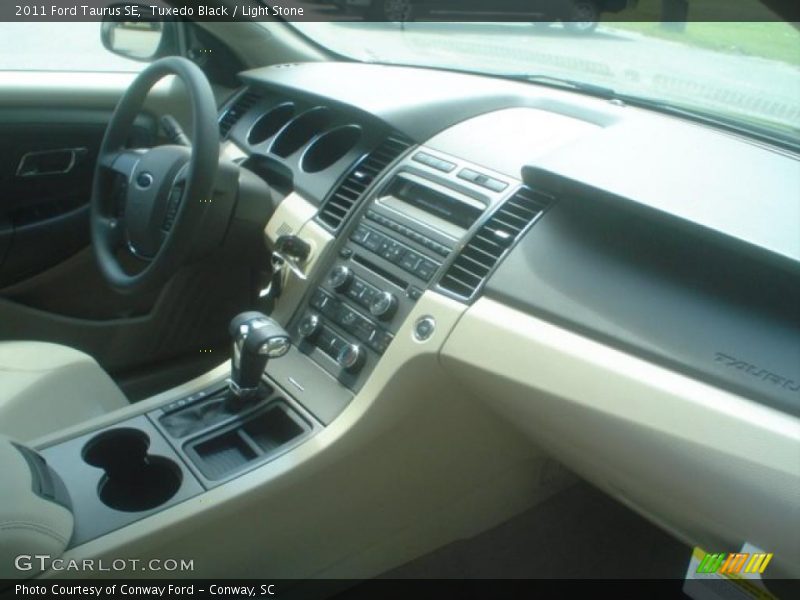 Tuxedo Black / Light Stone 2011 Ford Taurus SE