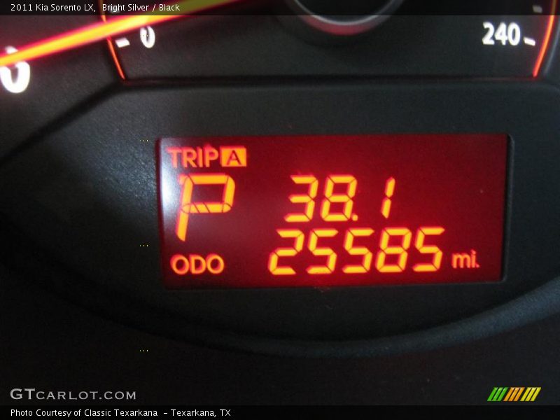 Bright Silver / Black 2011 Kia Sorento LX