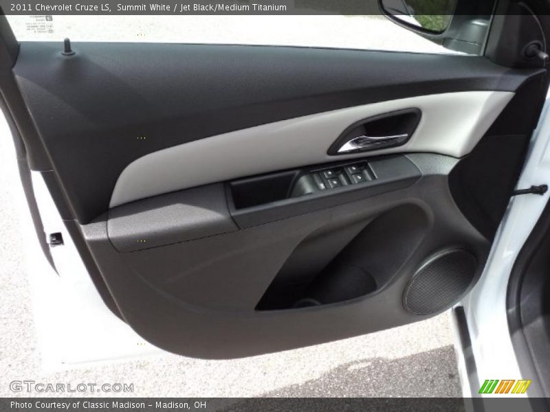 Summit White / Jet Black/Medium Titanium 2011 Chevrolet Cruze LS
