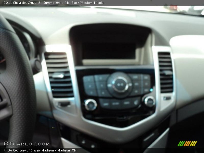 Summit White / Jet Black/Medium Titanium 2011 Chevrolet Cruze LS