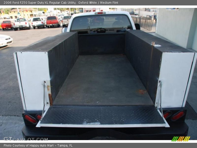 Oxford White / Medium Flint 2006 Ford F250 Super Duty XL Regular Cab Utility