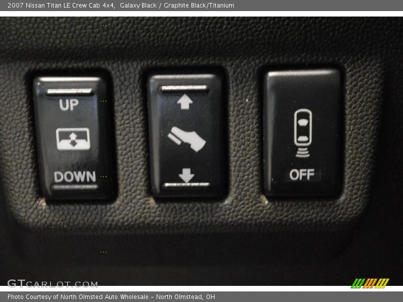 Galaxy Black / Graphite Black/Titanium 2007 Nissan Titan LE Crew Cab 4x4