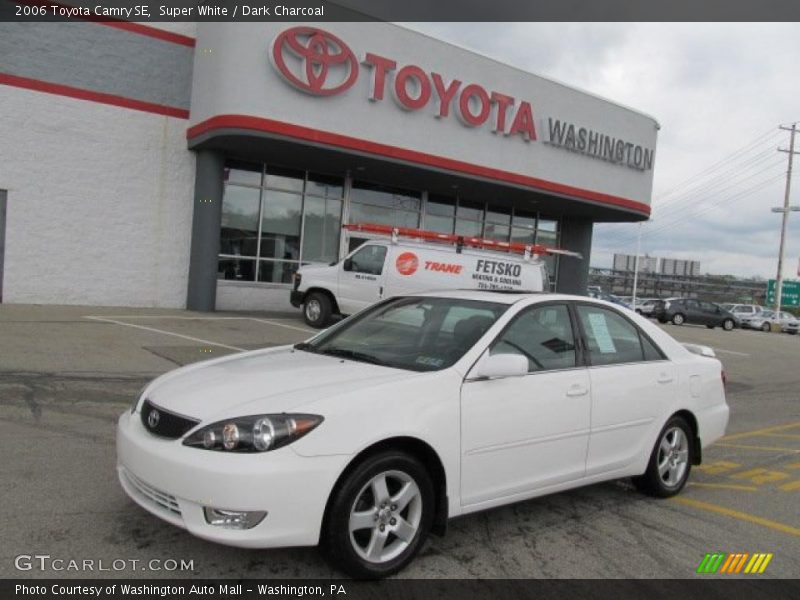 Super White / Dark Charcoal 2006 Toyota Camry SE