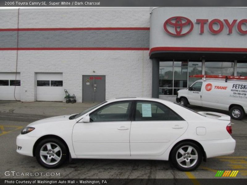 Super White / Dark Charcoal 2006 Toyota Camry SE