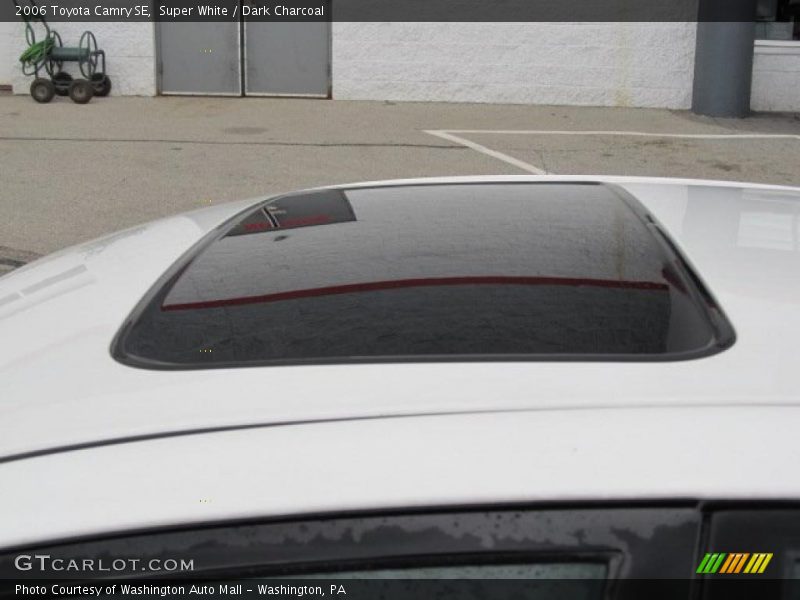 Super White / Dark Charcoal 2006 Toyota Camry SE