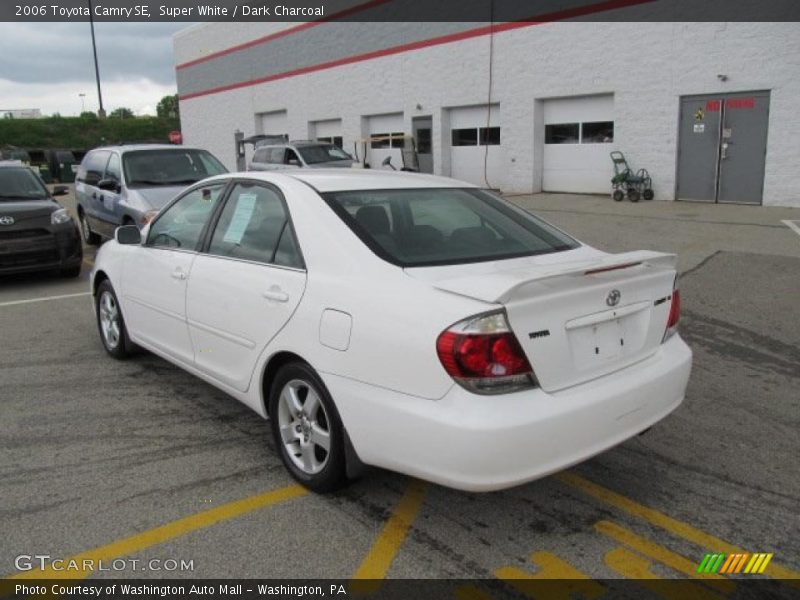 Super White / Dark Charcoal 2006 Toyota Camry SE