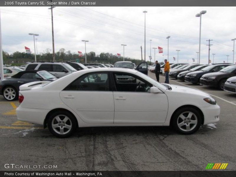 Super White / Dark Charcoal 2006 Toyota Camry SE