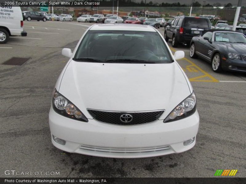 Super White / Dark Charcoal 2006 Toyota Camry SE