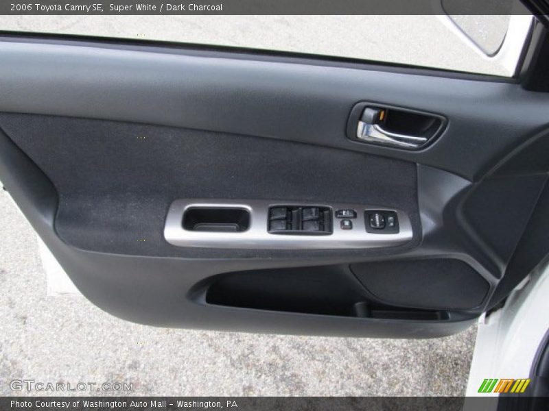 Super White / Dark Charcoal 2006 Toyota Camry SE