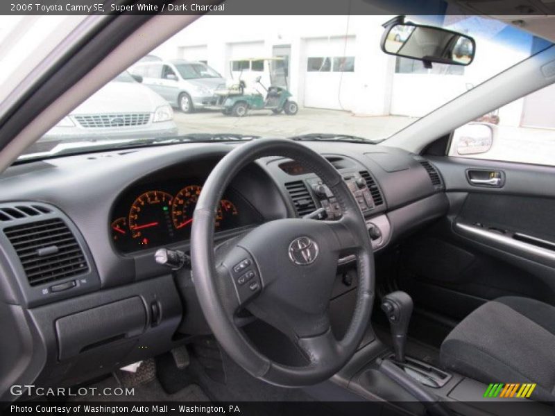 Super White / Dark Charcoal 2006 Toyota Camry SE