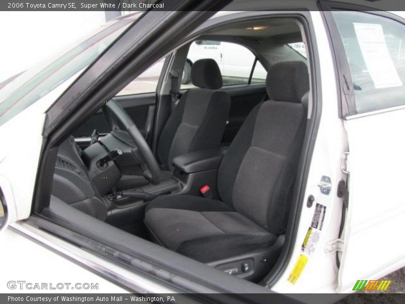 Super White / Dark Charcoal 2006 Toyota Camry SE