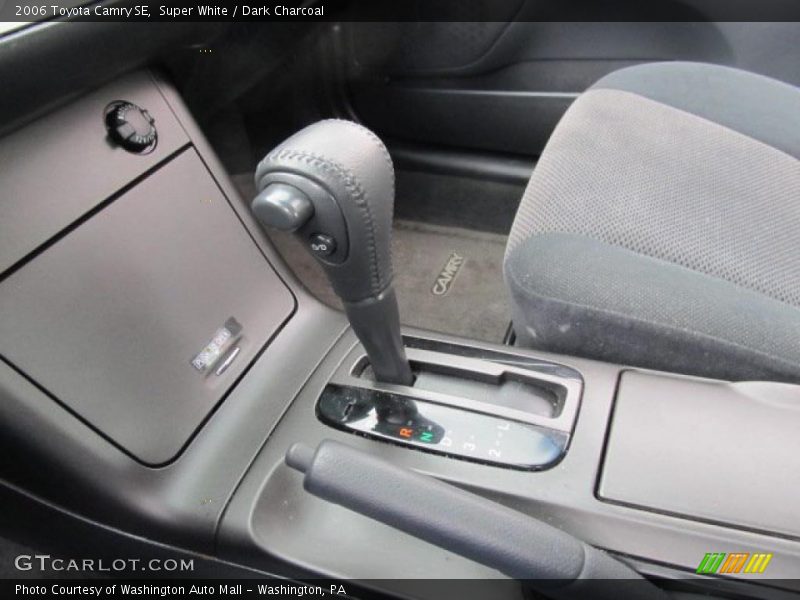 Super White / Dark Charcoal 2006 Toyota Camry SE