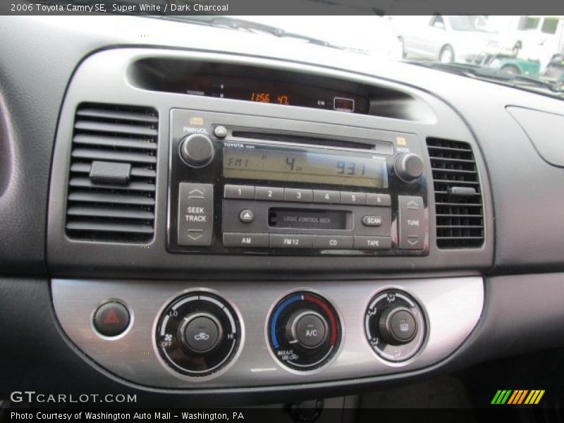 Super White / Dark Charcoal 2006 Toyota Camry SE